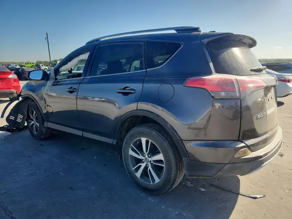 JTMWFREV2JJ732661 — 2018 Toyota RAV4, фото 2 с аукциона Copart 08.10.2026, Передняя часть