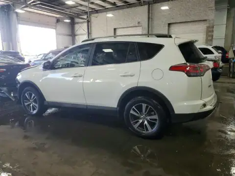 JTMRFREV8JJ179656 — 2018 Toyota RAV4, photo 2 from Copart, Front end