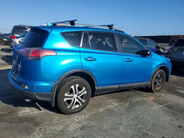JTMBFREV4JD241831 — 2018 Toyota RAV4, фото 3 с аукциона Copart, Передняя часть