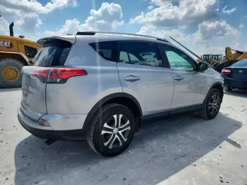 2T3ZFREV2JW517988 — 2018 Toyota RAV4, ფოტო 3, Copart 20.10.2026, წინა ნაწილი