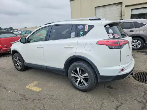 JTMRFREV3JD258277 — 2018 Toyota RAV4, foto 2 de Copart, Parte delantera