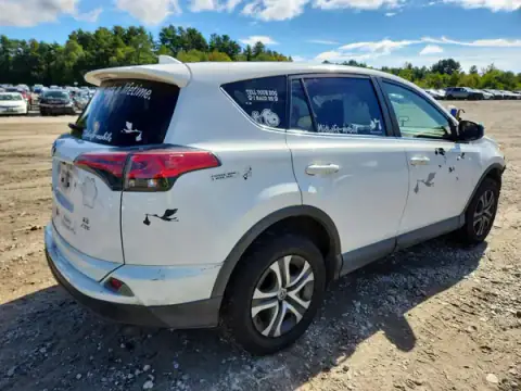 JTMBFREV8JJ175818 — 2018 Toyota RAV4, foto 3 de Copart, Parte delantera