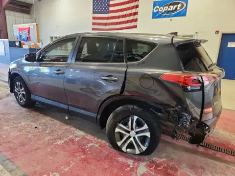 2T3ZFREV3JW513948 — 2018 Toyota RAV4, zdjęcie 2 z Copart 20.10.2026, Tył