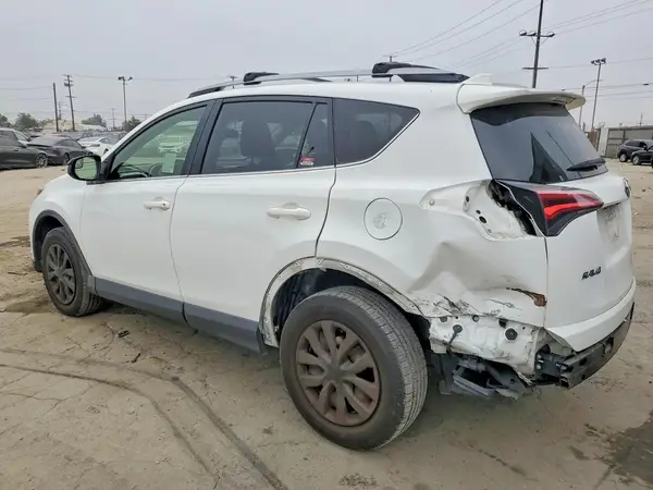 JTMZFREV4JD128976 — 2018 Toyota RAV4, фото 2 с аукциона Copart, Задняя часть
