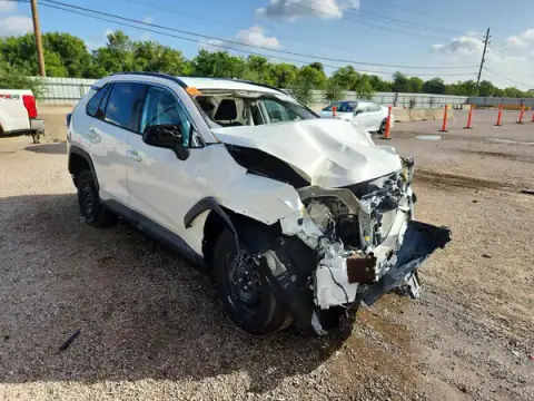 2T3H1RFV1MW144567 — 2021 Toyota RAV4, foto 4 de Copart 21.09.2026, Parte delantera