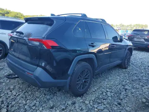 2T3F1RFVXMC189290 — 2021 Toyota RAV4, foto 3 de Copart 30.09.2026, Parte delantera