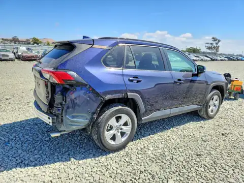 2T3W1RFV7MW126128 — 2021 Toyota RAV4, photo 3 from Copart 22.10.2026, Rear end