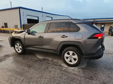 2T3W1RFV3MC097602 — 2021 Toyota RAV4, photo 2 from Copart, Front end
