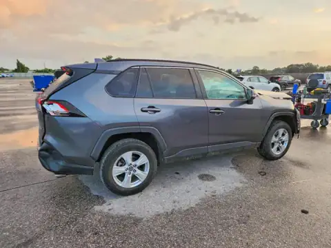 2T3W1RFV3MC097602 — 2021 Toyota RAV4, photo 3 from Copart, Front end