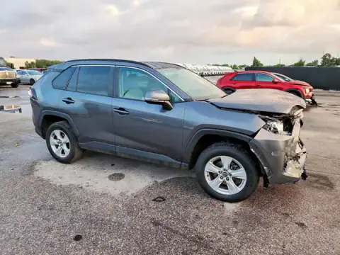 2T3W1RFV3MC097602 — 2021 Toyota RAV4, photo 4 from Copart, Front end