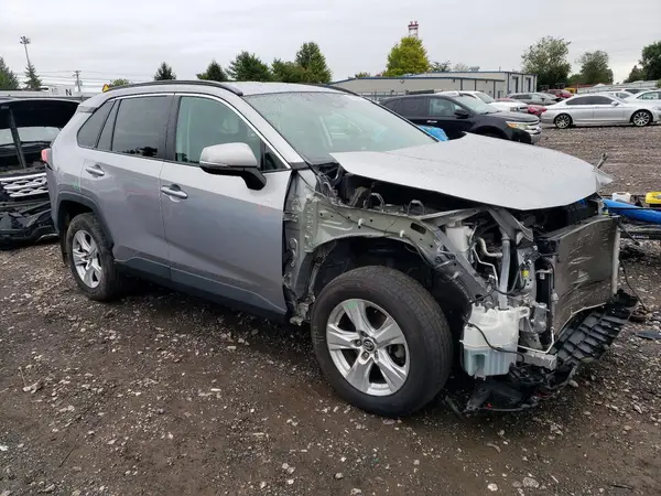 2T3P1RFV7MC169048 — 2021 Toyota RAV4, zdjęcie 4 z Copart, Przód