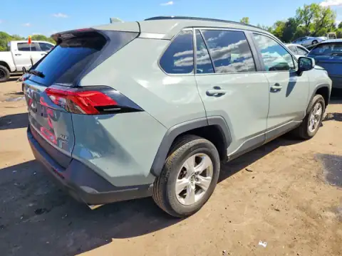 2T3P1RFV9MW238465 — 2021 Toyota RAV4, zdjęcie 3 z Copart, Zalanie