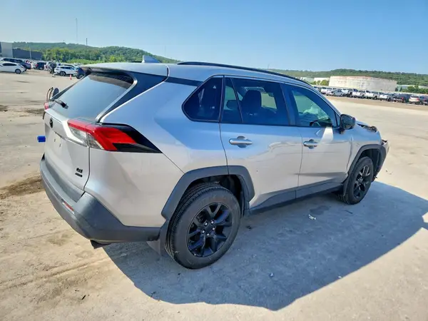 2T3F1RFV0MC243700 — 2021 Toyota RAV4, zdjęcie 3 z Copart, Przód