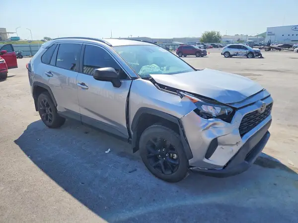 2T3F1RFV0MC243700 — 2021 Toyota RAV4, zdjęcie 4 z Copart, Przód
