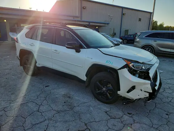 2T3E6RFVXMW003467 — 2021 Toyota RAV4, zdjęcie 4 z Copart, Przód