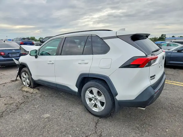 2T3P1RFV3MC219475 — 2021 Toyota RAV4, zdjęcie 2 z Copart, Przód