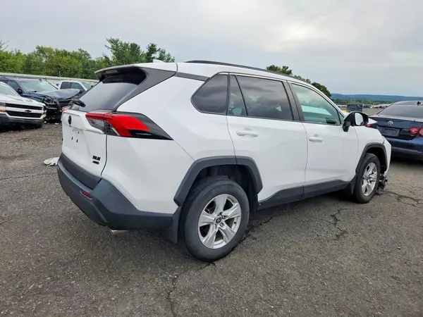 2T3P1RFV3MC219475 — 2021 Toyota RAV4, zdjęcie 3 z Copart, Przód