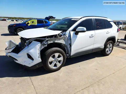 2T3W1RFV9MW106706 Toyota RAV4 2021 — uszkodzenie Przód, zdjęcie przed naprawą