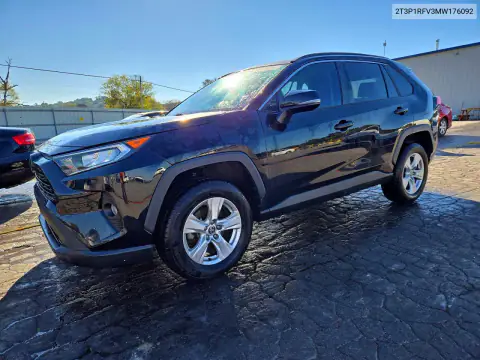 2T3P1RFV3MW176092 — 2021 Toyota RAV4, გვერდითი ნაწილი, ფოტოები შეკეთებამდე