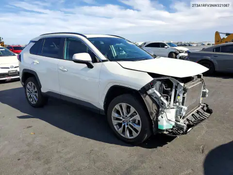 2T3A1RFV3NW321087 — 2022 Toyota RAV4, foto 4 de Copart, Parte delantera