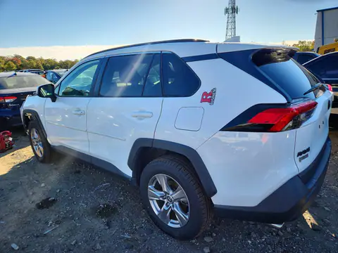 2T3P1RFV2PW330280 — 2023 Toyota RAV4, zdjęcie 2 z Copart 26.10.2026, Przód