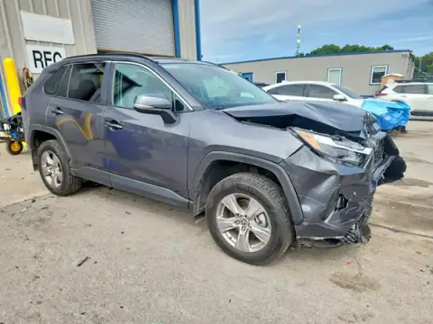 2T3P1RFV4SW567099 — 2025 Toyota RAV4, zdjęcie 4 z Copart 21.10.2026, Przód