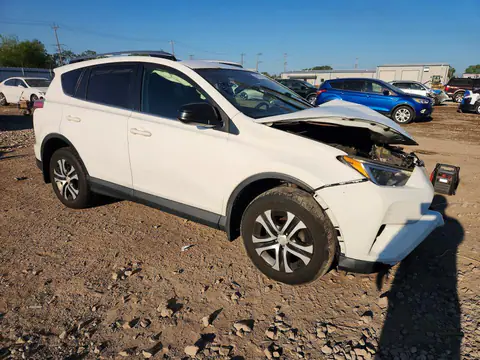 JTMBFREV6HJ120360 — 2017 Toyota RAV4, zdjęcie 4 z Copart 28.10.2026, Przód