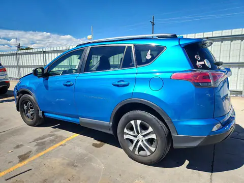 JTMZFREV2HJ124145 — 2017 Toyota RAV4, zdjęcie 2 z Copart 30.09.2026, Przód