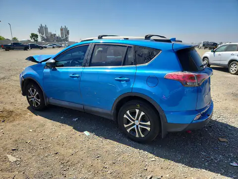 2T3ZFREV4JW495220 — 2018 Toyota RAV4, zdjęcie 2 z Copart 27.10.2026, Przód
