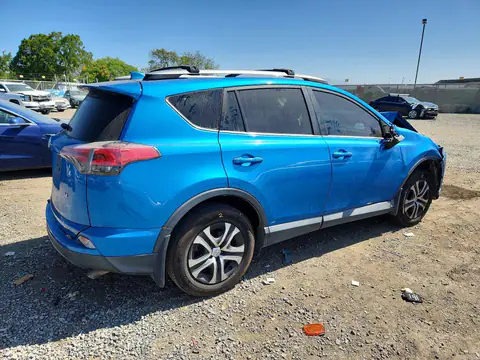 2T3ZFREV4JW495220 — 2018 Toyota RAV4, zdjęcie 3 z Copart 27.10.2026, Przód