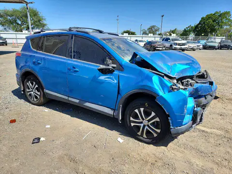 2T3ZFREV4JW495220 — 2018 Toyota RAV4, zdjęcie 4 z Copart 27.10.2026, Przód