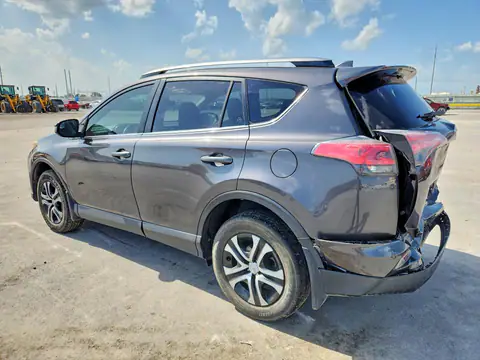 JTMZFREV7JJ204787 — 2018 Toyota RAV4, zdjęcie 2 z Copart 14.10.2026, Tył
