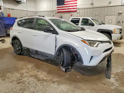 JTMBFREV8JJ741296 — 2018 Toyota RAV4, zdjęcie 4 z Copart 30.09.2026, Przód