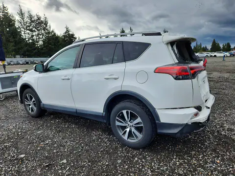 2T3RFREV3JW801050 — 2018 Toyota RAV4, photo 2 from Copart 16.10.2026, Rear end
