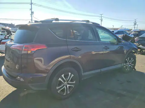 2T3ZFREV5JW457365 — 2018 Toyota RAV4, photo 3 from Copart 26.10.2026, Front end