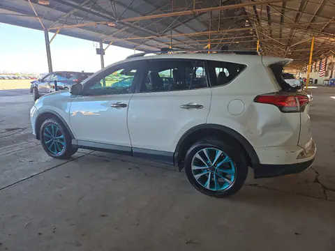 JTMDFREV2JJ733879 — 2018 Toyota RAV4, zdjęcie 2 z Copart 26.10.2026, Tył
