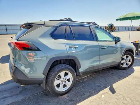2T3W1RFV2MW159148 — 2021 Toyota RAV4, foto 3 de Copart 26.10.2026, Parte delantera