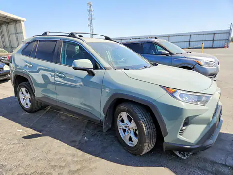 2T3W1RFV2MW159148 — 2021 Toyota RAV4, foto 4 de Copart 26.10.2026, Parte delantera