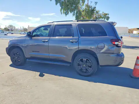 5TDBY5G18JS158520 — 2018 Toyota Sequoia, фото 2 с аукциона Copart 30.09.2026, Задняя часть