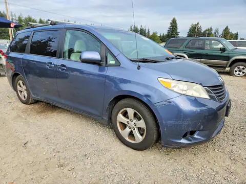 5TDKK3DC9ES517536 — 2014 Toyota Sienna, ფოტო 4, Copart 20.10.2026, ვანდალიზმი