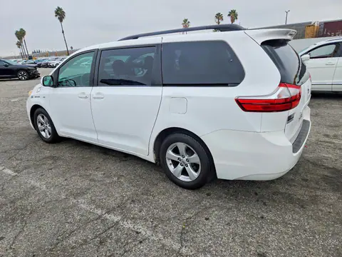 5TDKK3DC7FS608984 — 2015 Toyota Sienna, zdjęcie 2 z Copart 16.10.2026, Przód