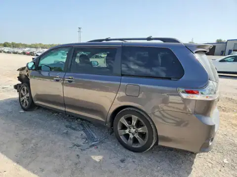 5TDXZ3DC5HS776014 — 2017 Toyota Sienna, photo 2 from Copart 06.10.2026, Front end