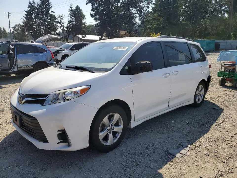 5TDKZ3DC7JS936474 Toyota Sienna 2018 — Rear end damage, before-repair photo
