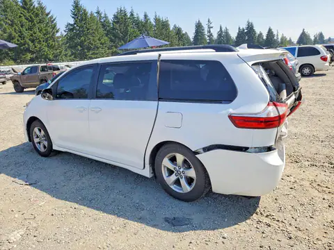 5TDKZ3DC7JS936474 — 2018 Toyota Sienna, photo 2 from Copart 16.10.2026, Rear end
