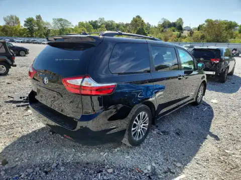 5TDYZ3DC6JS965734 — 2018 Toyota Sienna, foto 3 de Copart 02.10.2026, Pequeñas abolladuras y arañazos