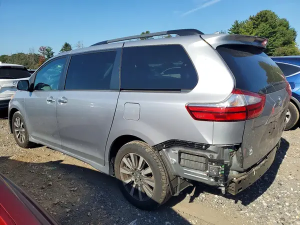 5TDDZ3DC2JS194638 — 2018 Toyota Sienna, photo 2 from Copart 12.10.2026, Rear end