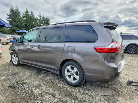 5TDKZ3DC2JS940240 — 2018 Toyota Sienna, photo 2 from Copart 23.10.2026, Front end