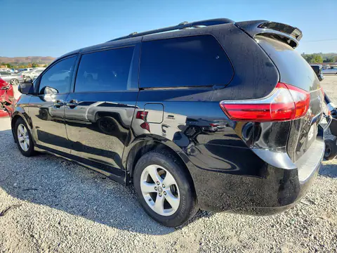 5TDKZ3DC5LS045361 — 2020 Toyota Sienna, photo 2 from Copart 14.10.2026, Undercarriage damage