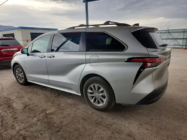 5TDYRKEC8MS062899 — 2021 Toyota Sienna, photo 2 from Copart, Flood