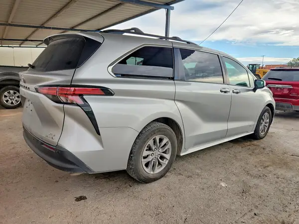 5TDYRKEC8MS062899 — 2021 Toyota Sienna, photo 3 from Copart, Flood